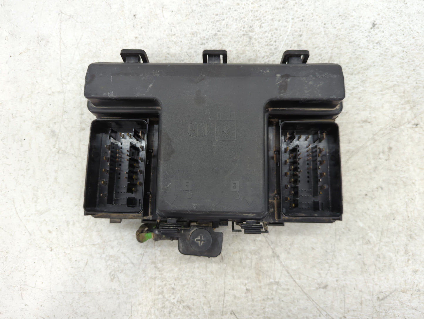 2017-2020 Ford Fusion Fusebox Fuse Box Panel Relay Module P/N:G2GT-14A075 AA Fits Fits 2017 2018 2019 2020 OEM Used Auto Par