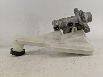 2017-2020 Ford Fusion Brake Master Cylinder - Oemusedautoparts1.com