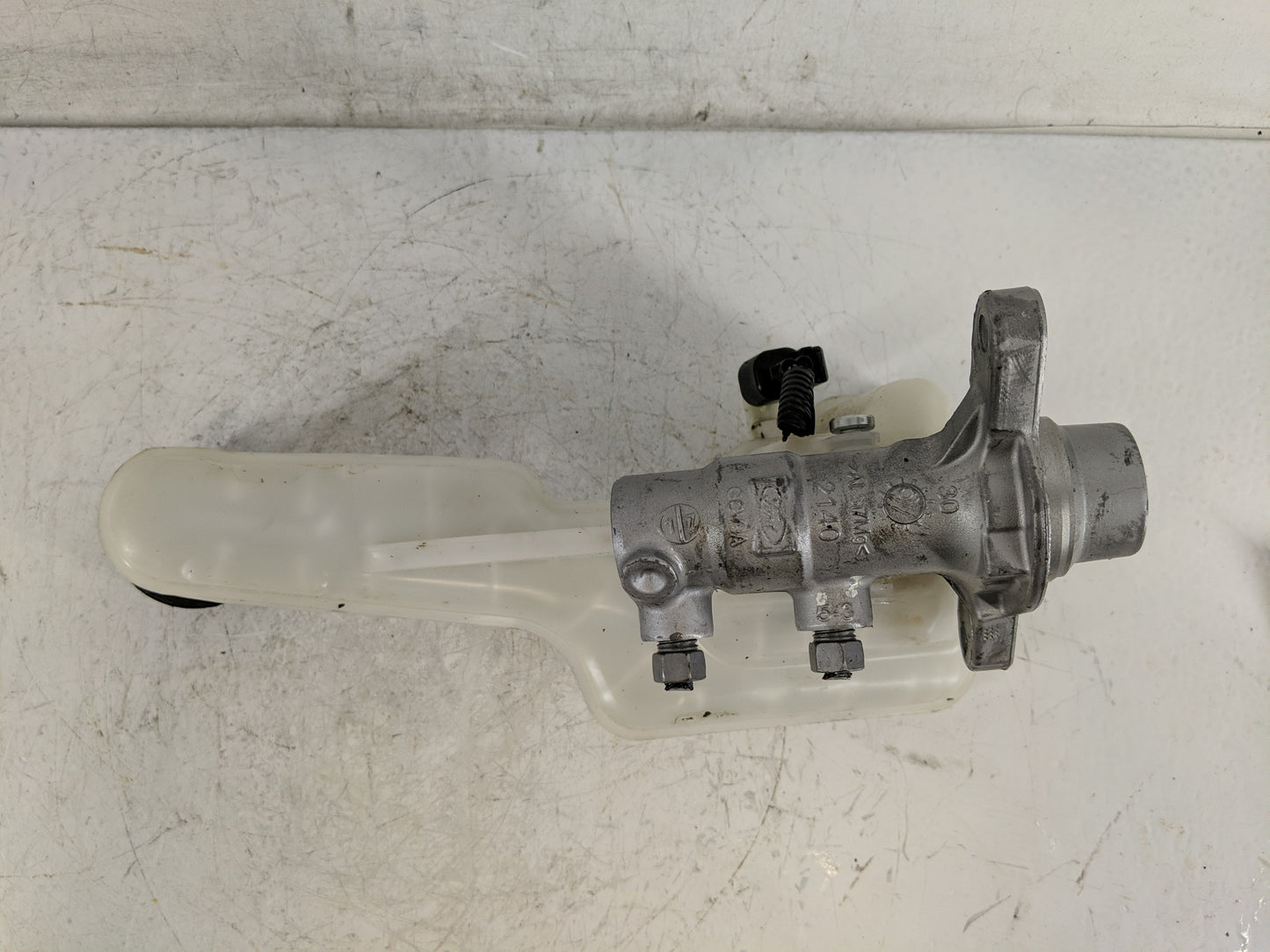 2017-2020 Ford Fusion Brake Master Cylinder - Oemusedautoparts1.com