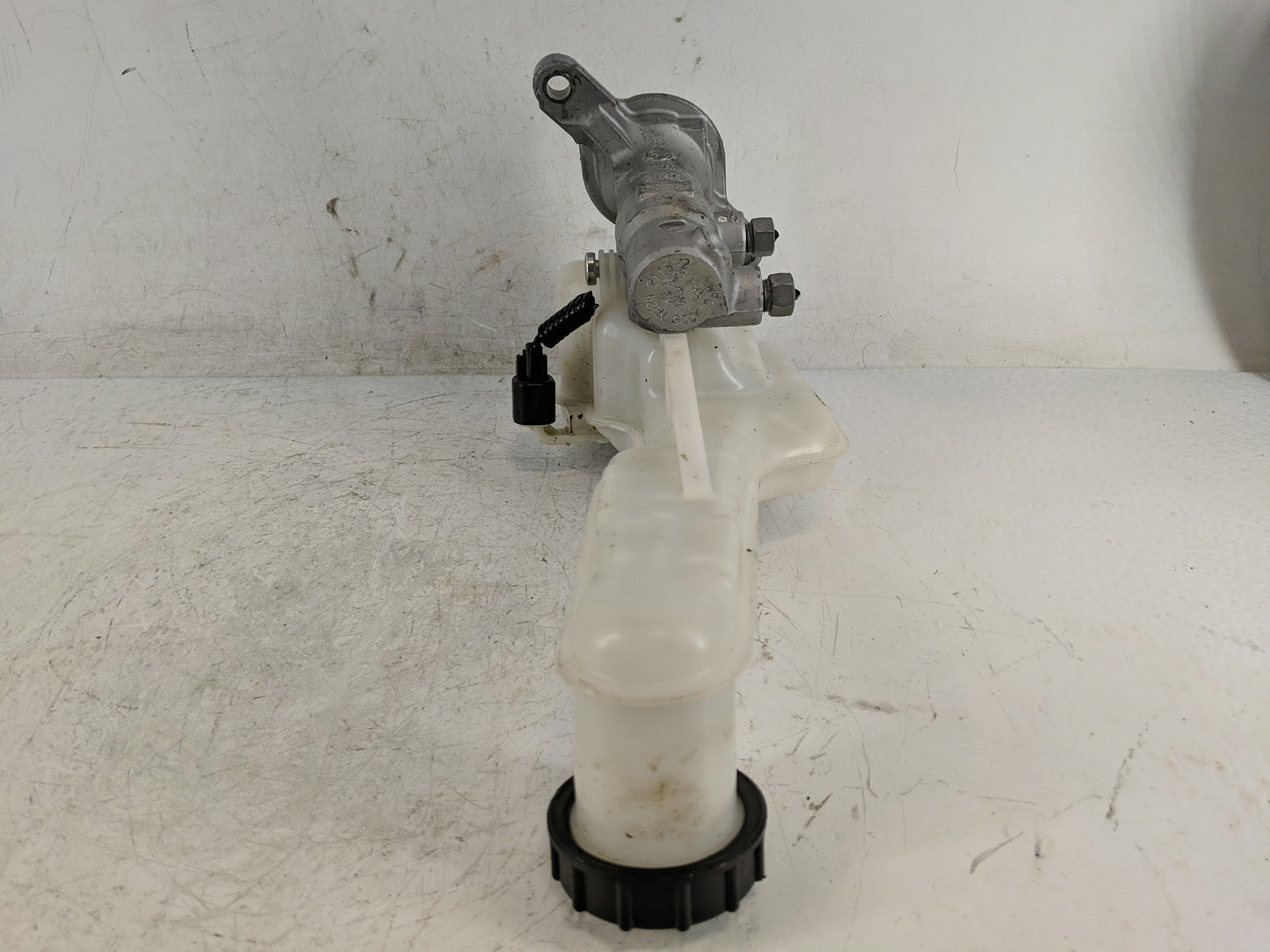 2017-2020 Ford Fusion Brake Master Cylinder - Oemusedautoparts1.com