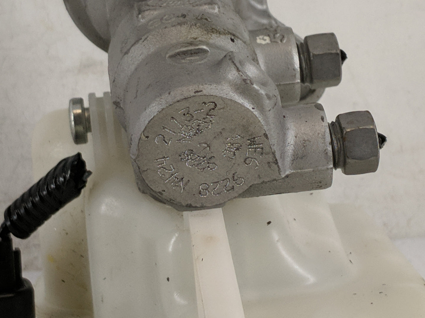 2017-2020 Ford Fusion Brake Master Cylinder - Oemusedautoparts1.com