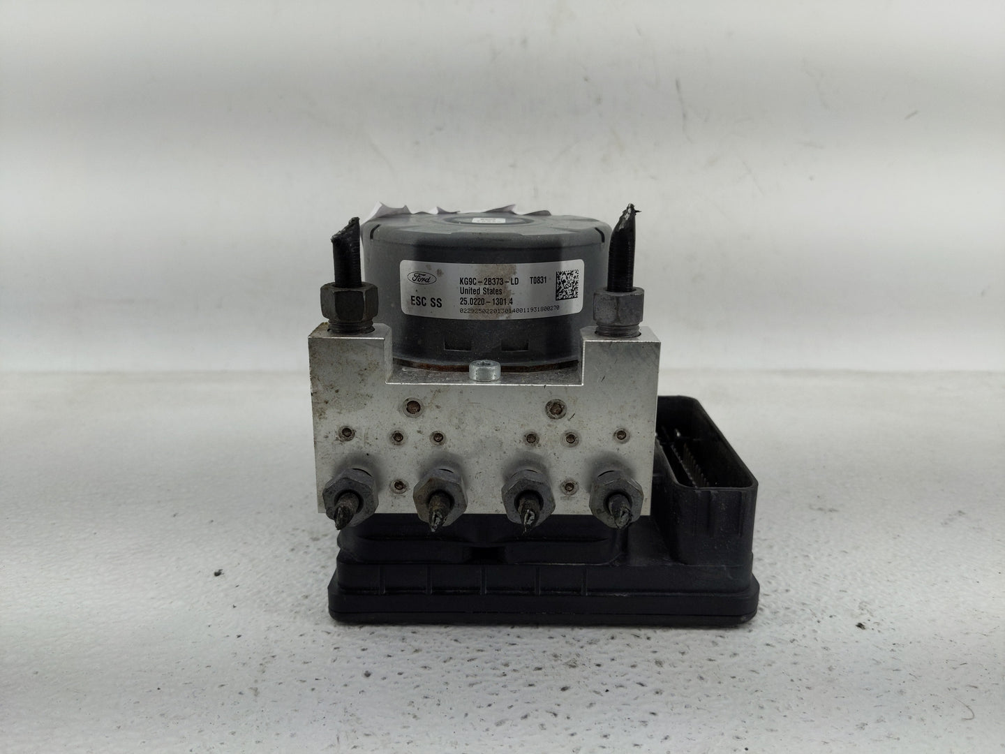 2020 Ford Fusion ABS Pump Control Module Replacement P/N:KG9C-2B373-LD Fits OEM Used Auto Parts - Oemusedautoparts1.com