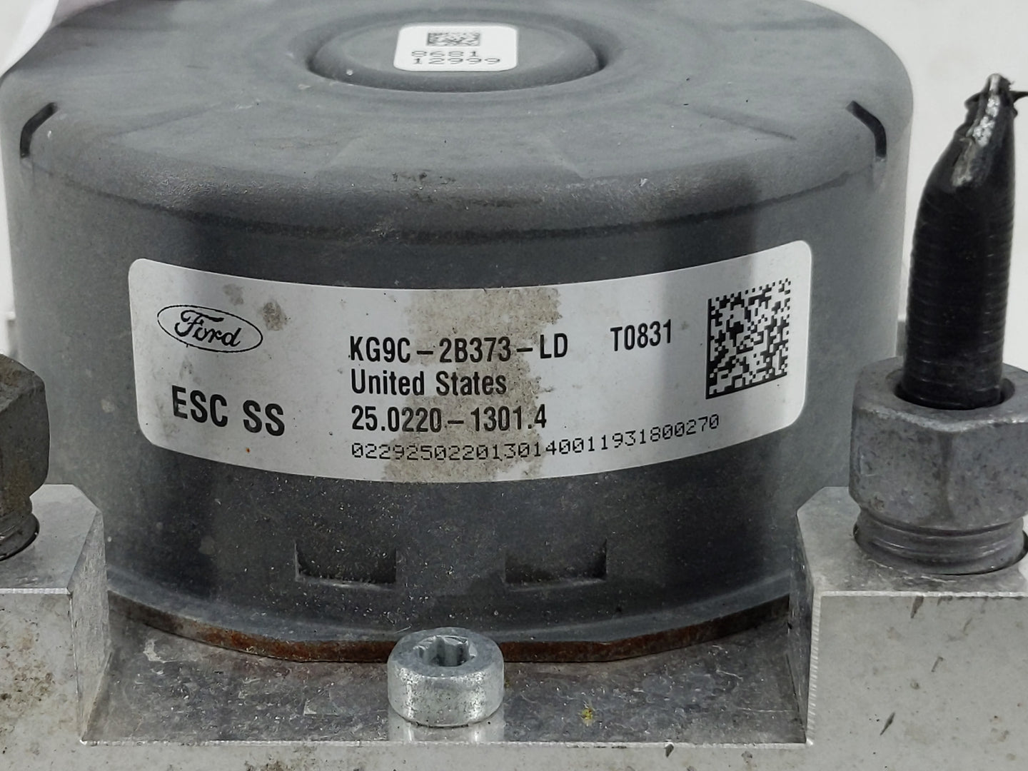 2020 Ford Fusion ABS Pump Control Module Replacement P/N:KG9C-2B373-LD Fits OEM Used Auto Parts - Oemusedautoparts1.com