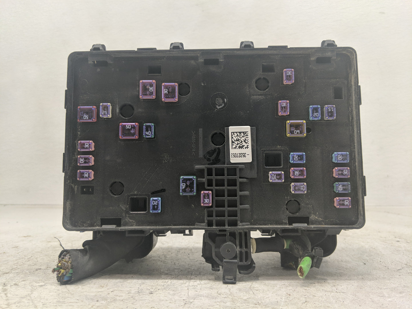 2017-2020 Ford Fusion Fusebox Fuse Box Panel Relay Module P/N:HG9T14D068BC Fits Fits 2017 2018 2019 2020 OEM Used Auto Parts