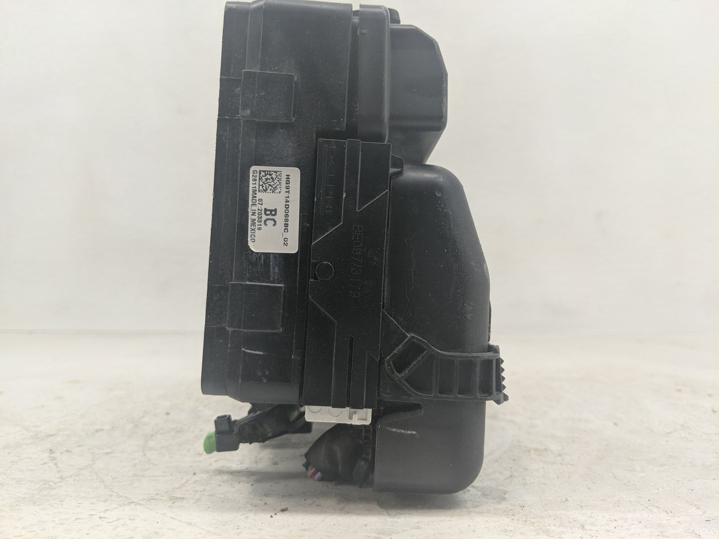 2017-2020 Ford Fusion Fusebox Fuse Box Panel Relay Module P/N:HG9T14D068BC Fits Fits 2017 2018 2019 2020 OEM Used Auto Parts