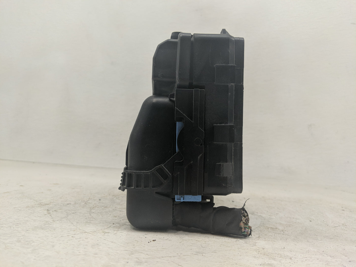 2017-2020 Ford Fusion Fusebox Fuse Box Panel Relay Module P/N:HG9T14D068BC Fits Fits 2017 2018 2019 2020 OEM Used Auto Parts