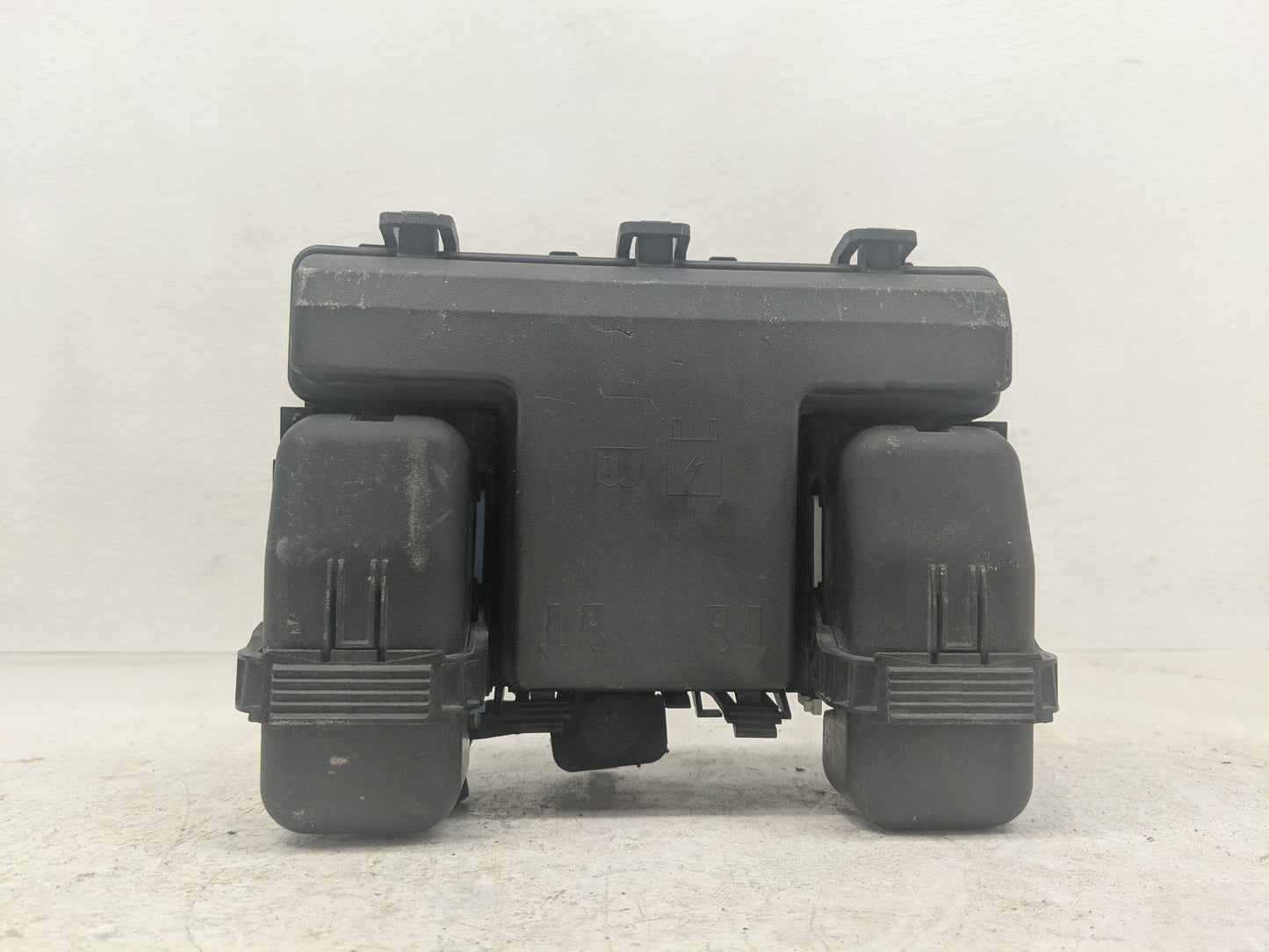 2017-2020 Ford Fusion Fusebox Fuse Box Panel Relay Module P/N:HG9T14D068BC Fits Fits 2017 2018 2019 2020 OEM Used Auto Parts