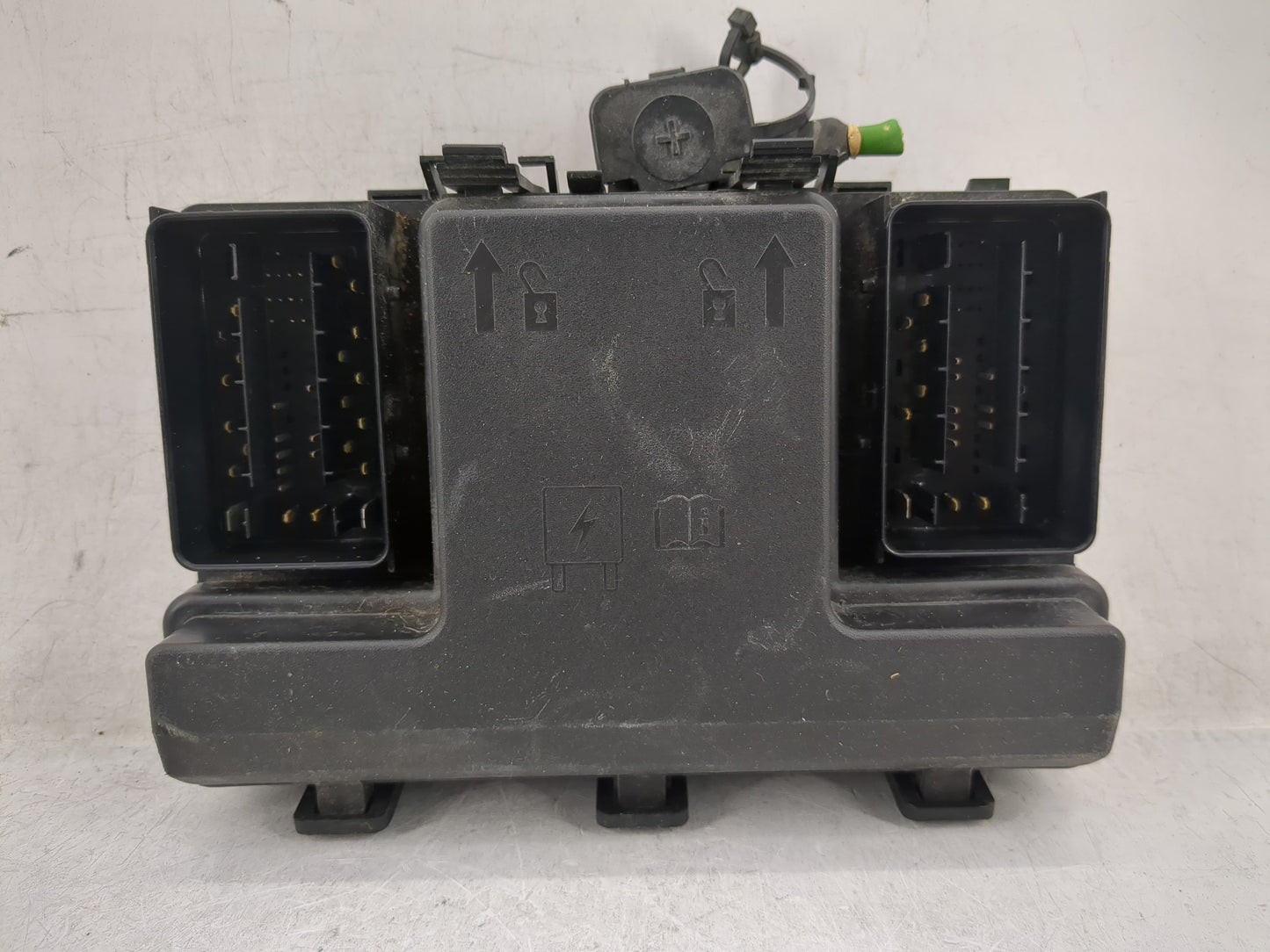 2017-2020 Ford Fusion Fusebox Fuse Box Panel Relay Module P/N:HG9T14D068AC Fits Fits 2017 2018 2019 2020 OEM Used Auto Parts