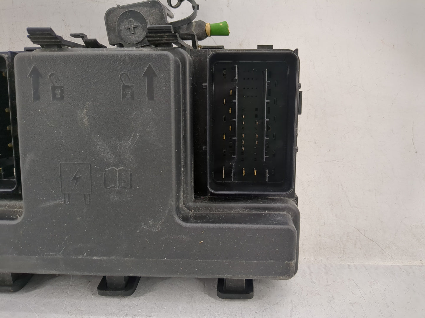 2017-2020 Ford Fusion Fusebox Fuse Box Panel Relay Module P/N:HG9T14D068AC Fits Fits 2017 2018 2019 2020 OEM Used Auto Parts