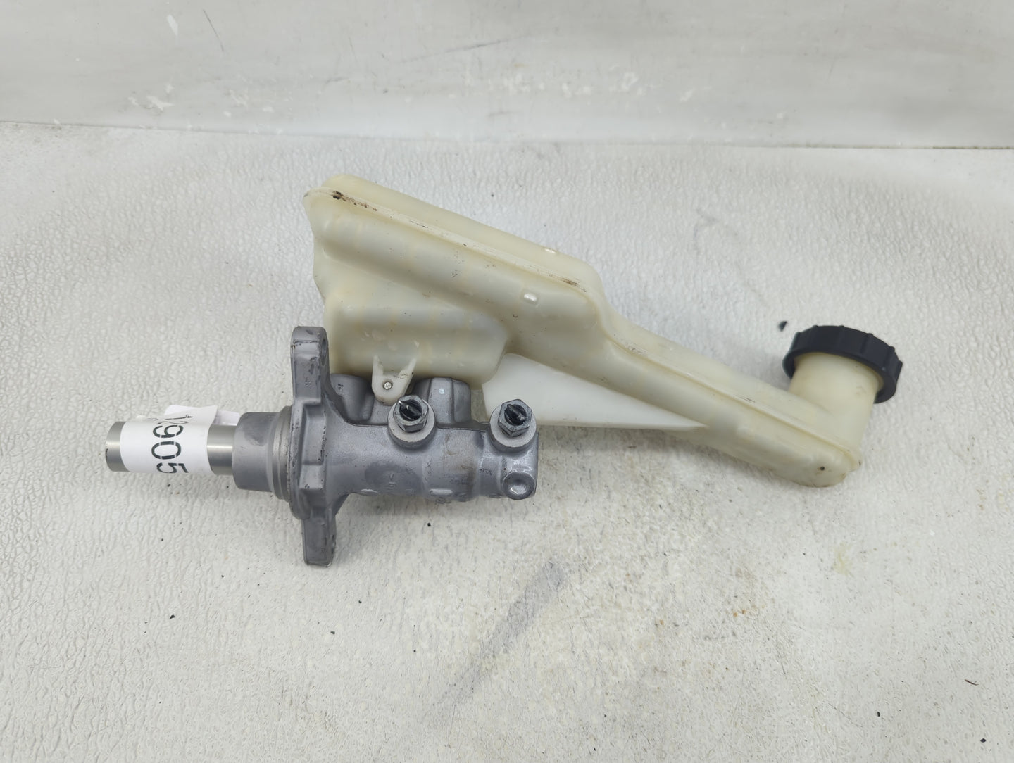 2017-2020 Ford Fusion Brake Master Cylinder - Oemusedautoparts1.com