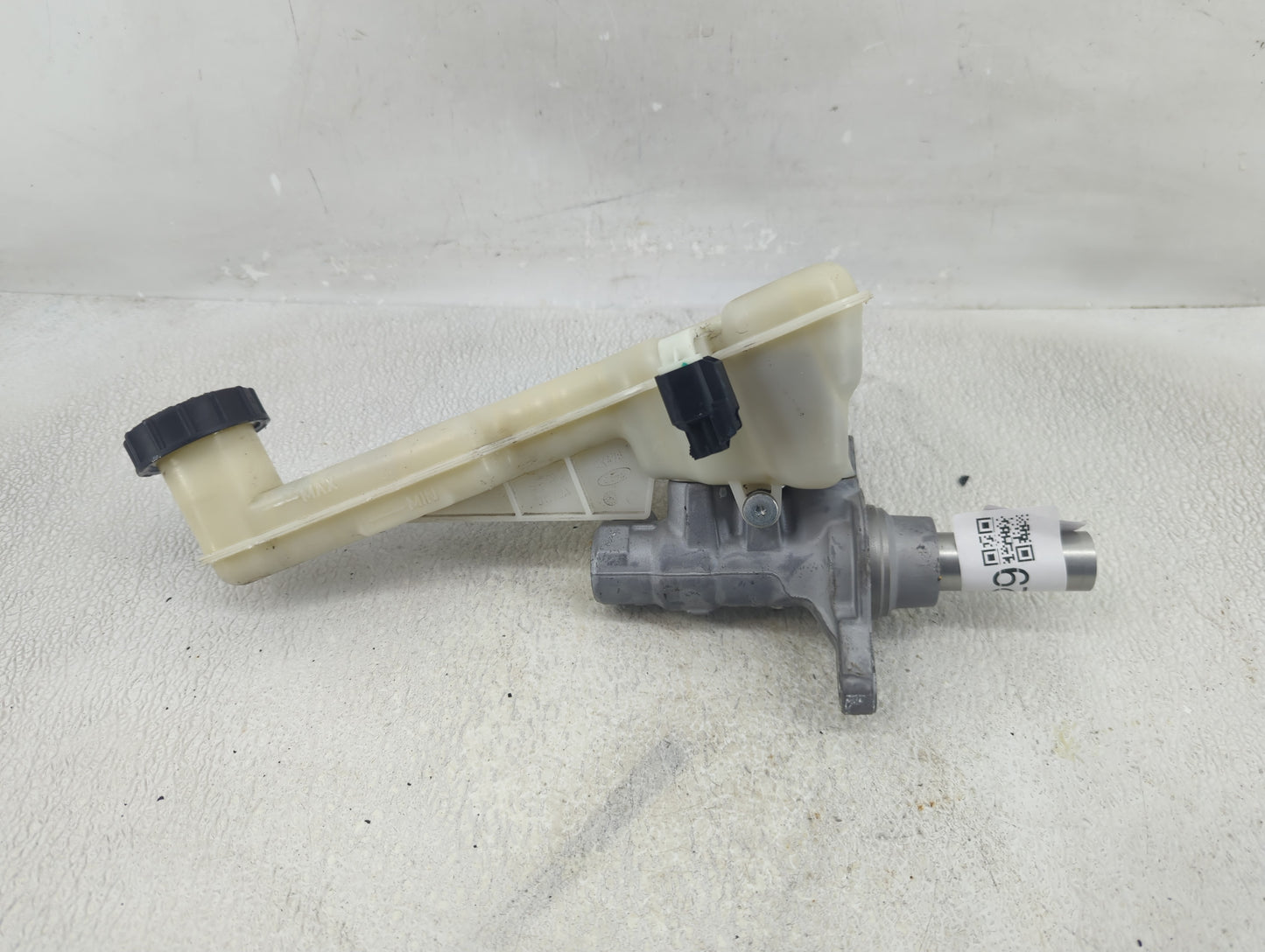 2017-2020 Ford Fusion Brake Master Cylinder - Oemusedautoparts1.com