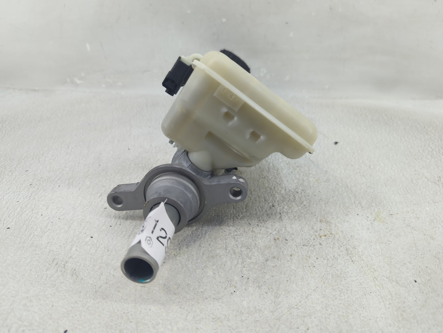 2017-2020 Ford Fusion Brake Master Cylinder - Oemusedautoparts1.com