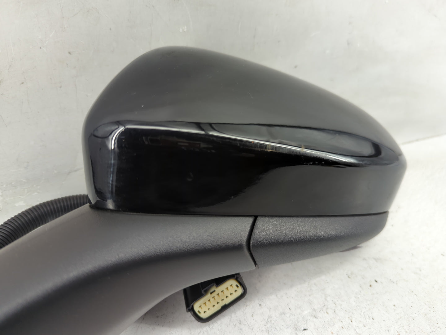2019-2020 Ford Fusion Driver Side View Mirror - Left Door Mirror OEM Used - Oemusedautoparts1.com