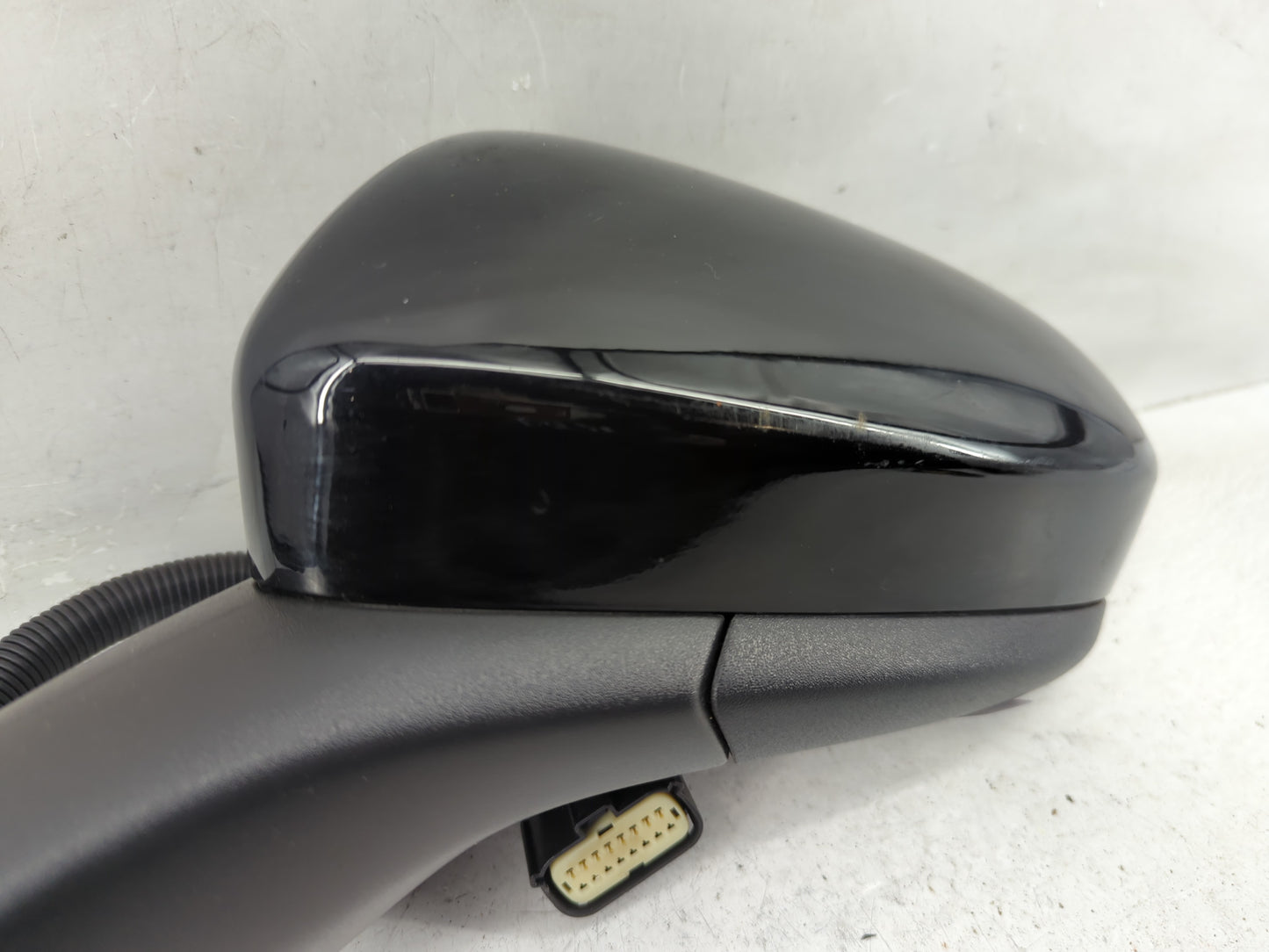 2019-2020 Ford Fusion Driver Side View Mirror - Left Door Mirror OEM Used - Oemusedautoparts1.com