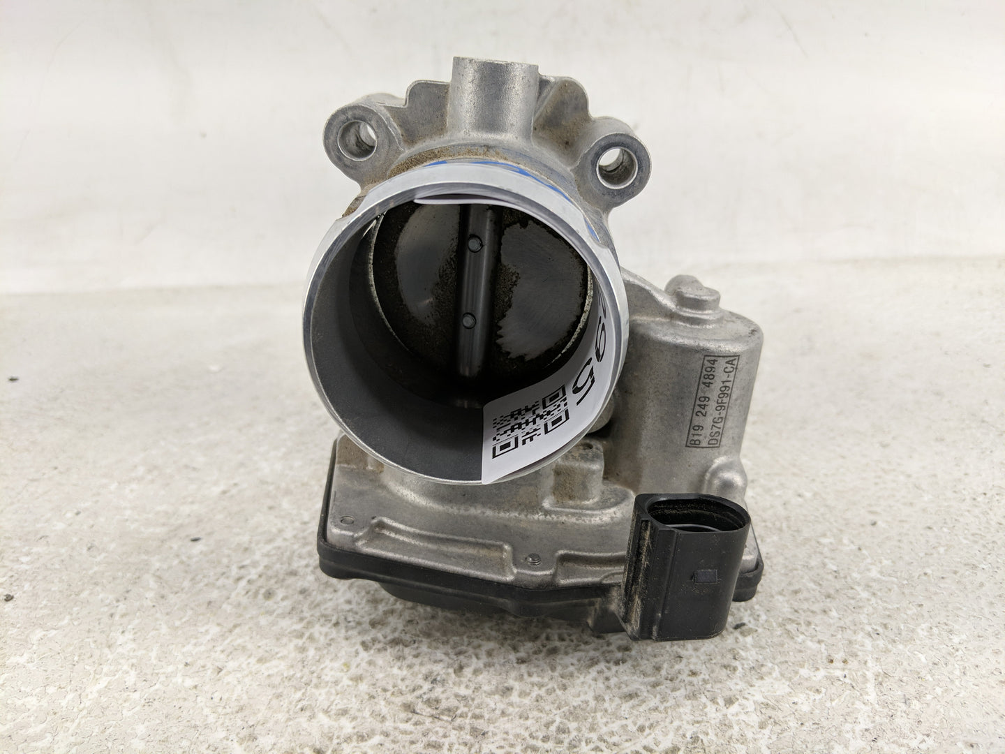 2014-2020 Ford Fusion Throttle Body P/N:DS7G-9F991-CA Fits Fits 2014 2015 2016 2017 2018 2019 2020 OEM Used Auto Parts - Oem