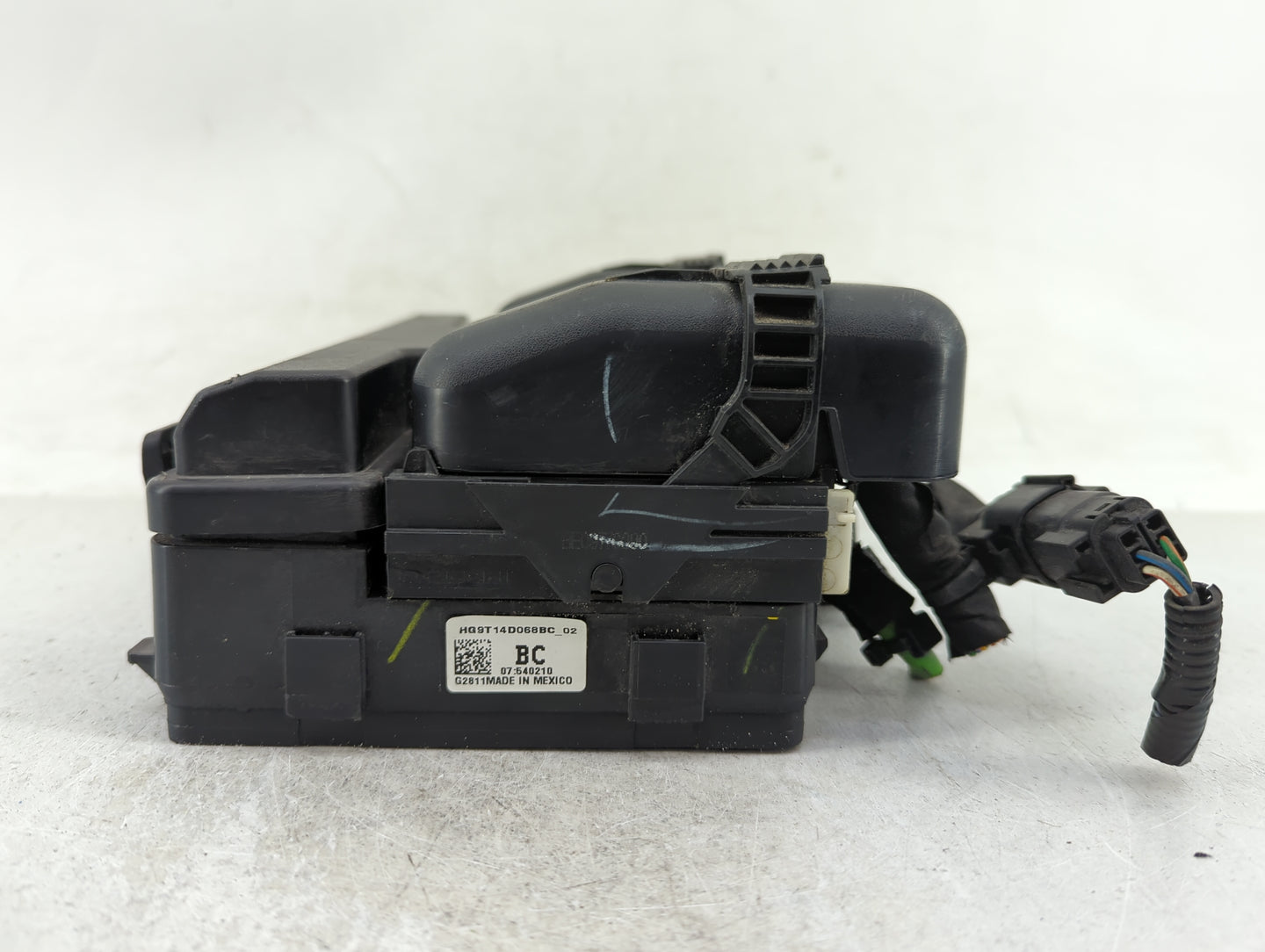 2017-2020 Ford Fusion Fusebox Fuse Box Panel Relay Module P/N:HG9T14D068BC-02 Fits Fits 2017 2018 2019 2020 OEM Used Auto Pa
