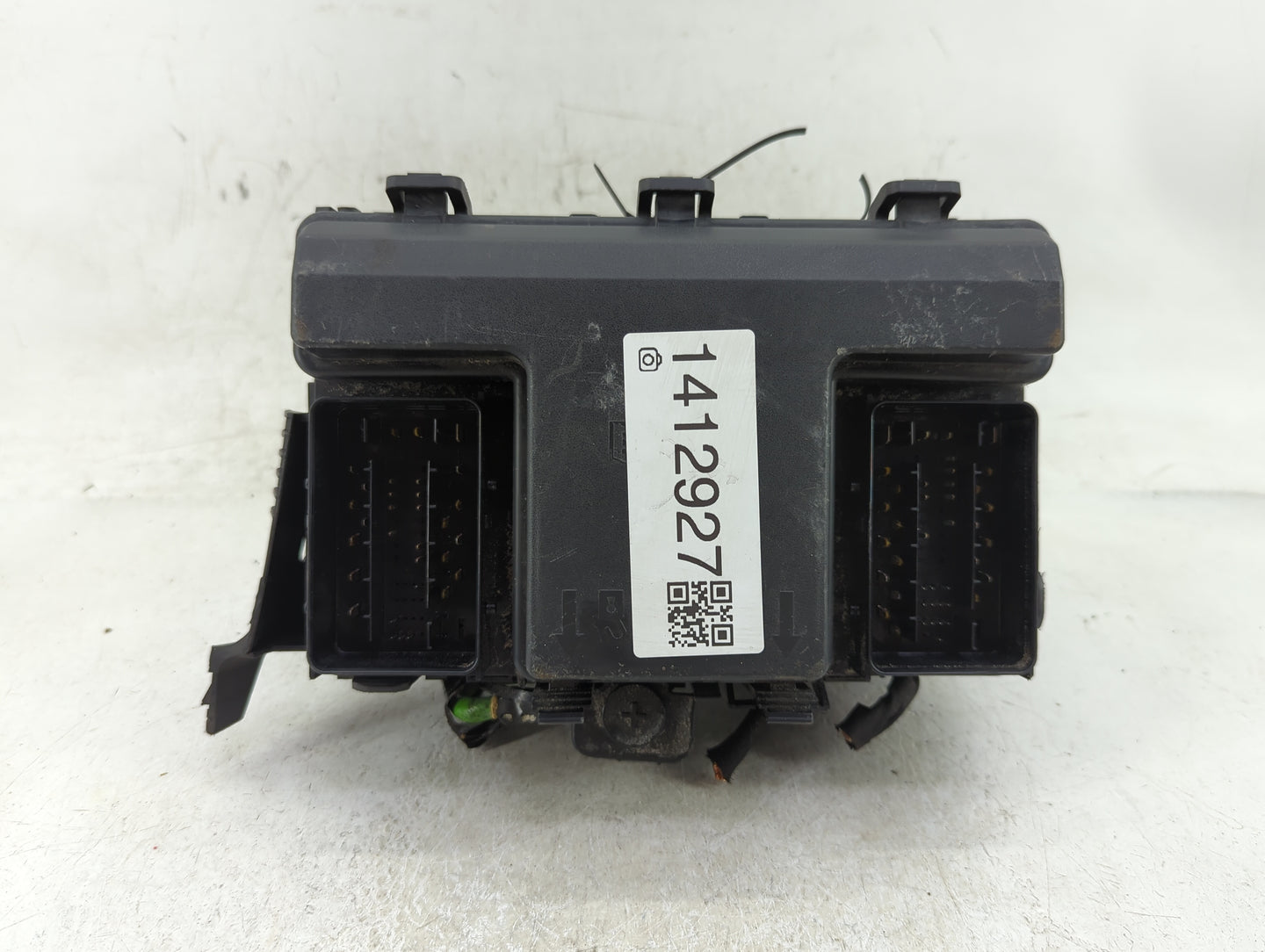 2017-2020 Ford Fusion Fusebox Fuse Box Panel Relay Module P/N:G2GT14A075AA Fits Fits 2017 2018 2019 2020 OEM Used Auto Parts