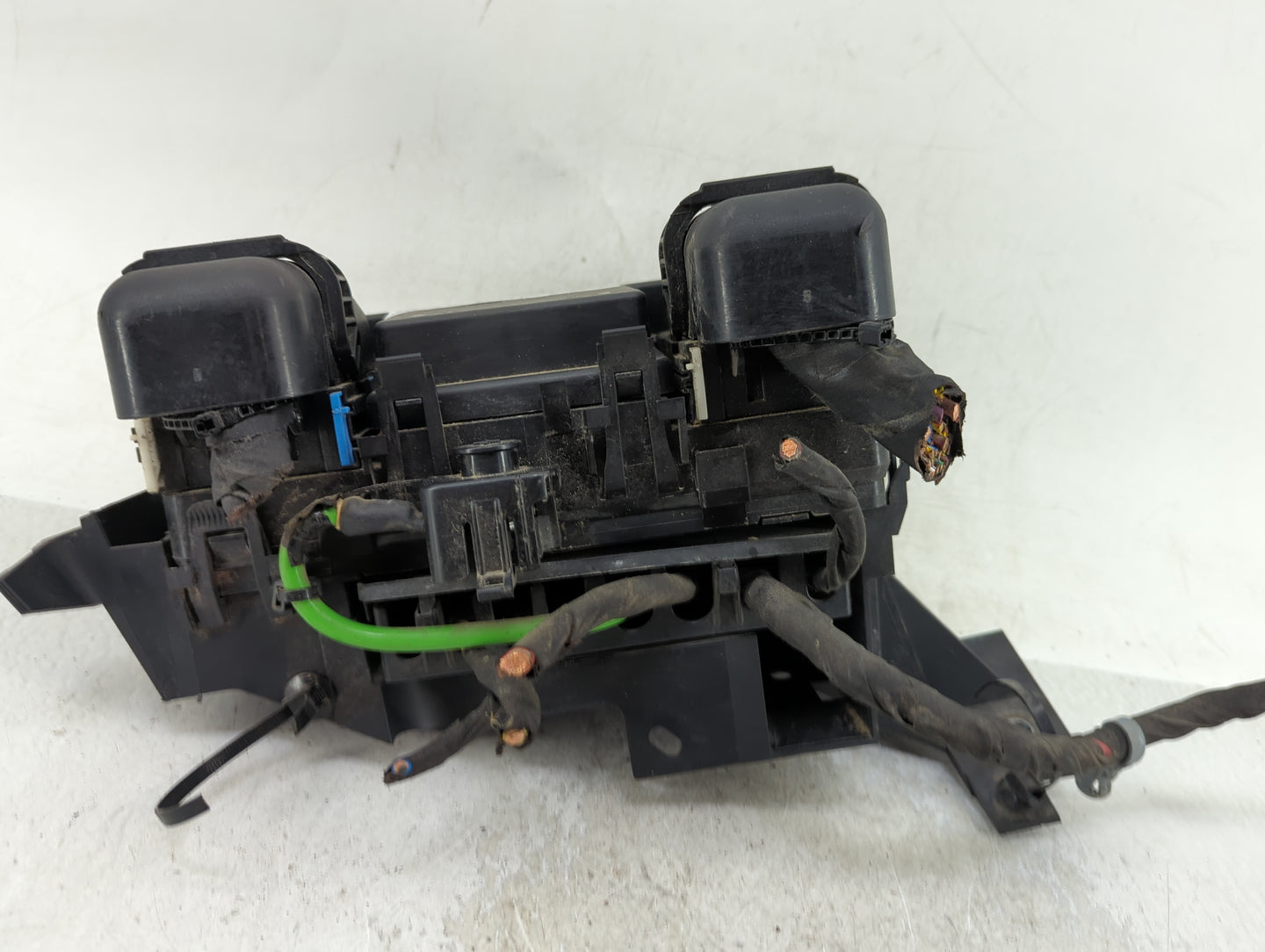 2017-2020 Ford Fusion Fusebox Fuse Box Panel Relay Module Fits Fits 2017 2018 2019 2020 OEM Used Auto Parts - Oemusedautopar