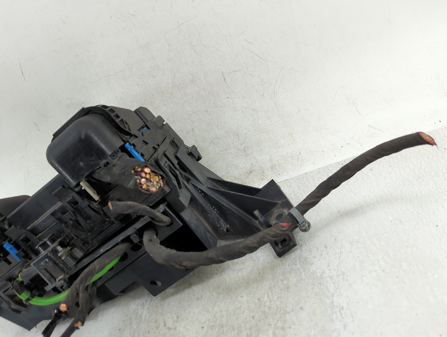 2017-2020 Ford Fusion Fusebox Fuse Box Panel Relay Module Fits Fits 2017 2018 2019 2020 OEM Used Auto Parts - Oemusedautopar