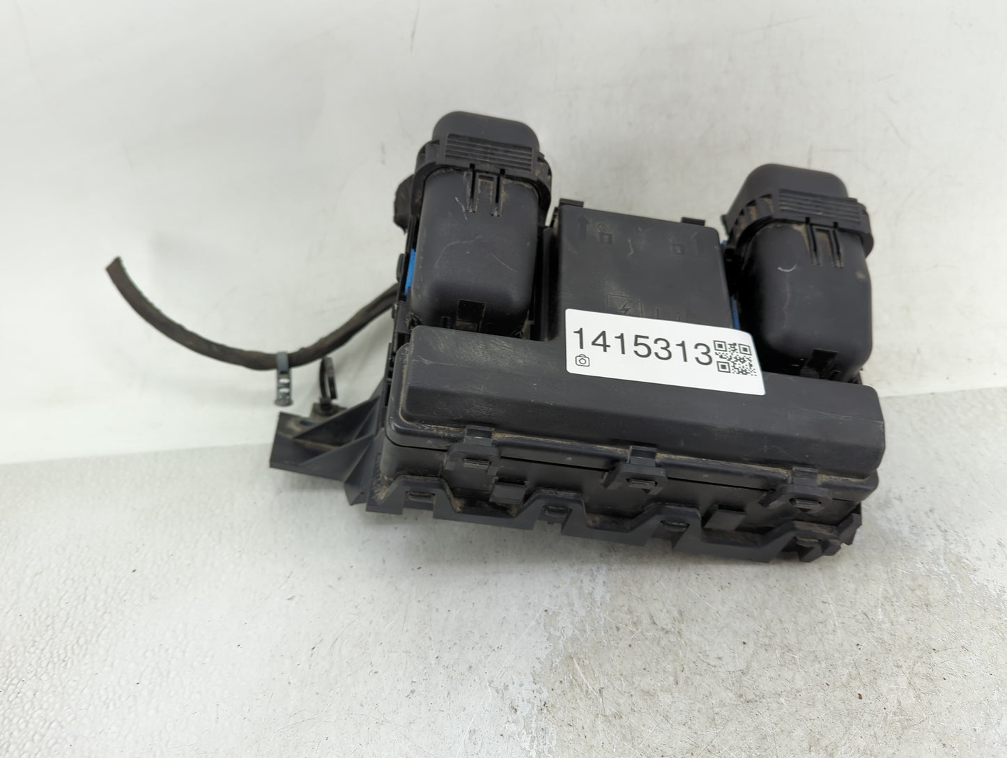 2017-2020 Ford Fusion Fusebox Fuse Box Panel Relay Module Fits Fits 2017 2018 2019 2020 OEM Used Auto Parts - Oemusedautopar