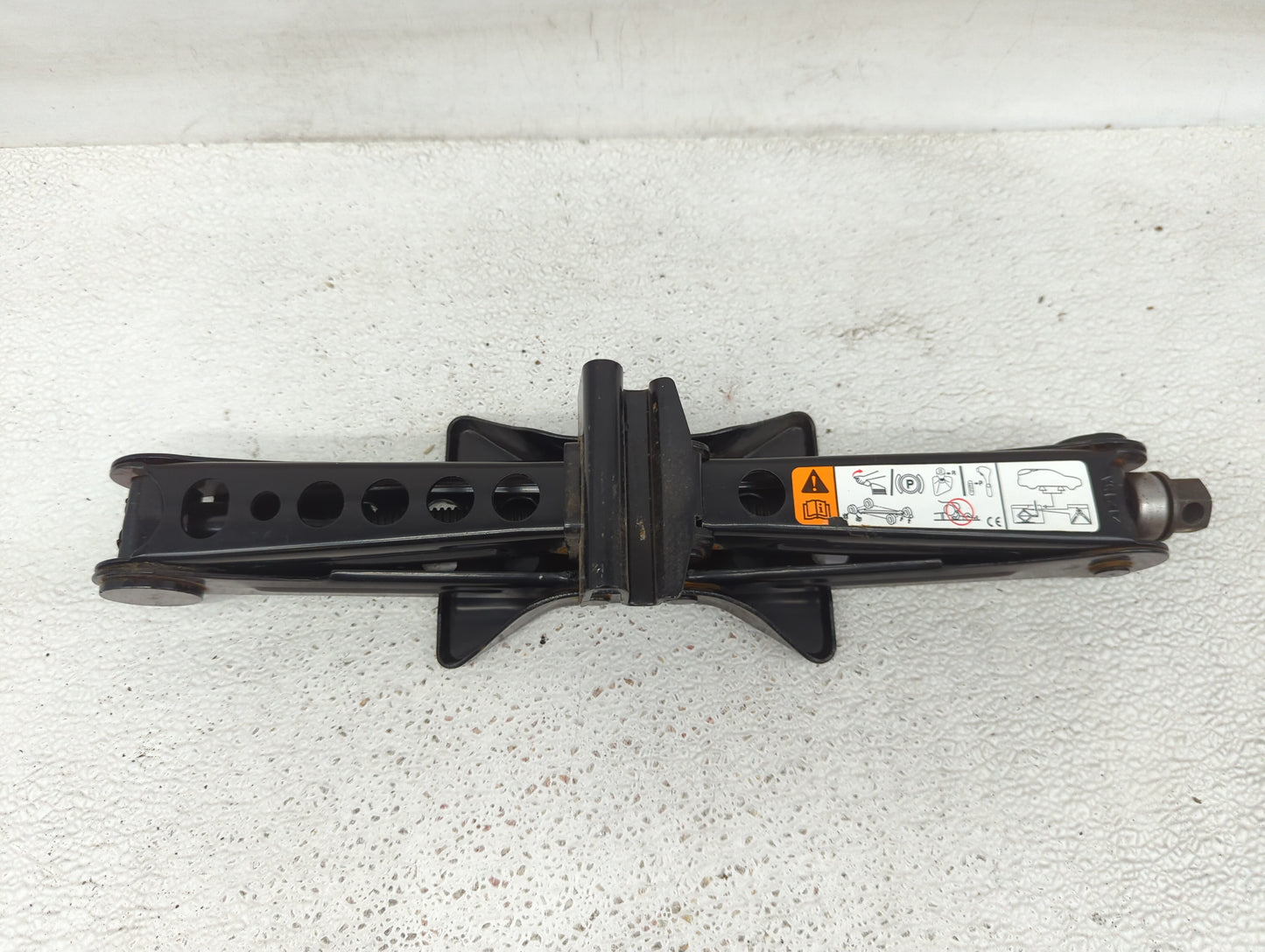 2020 Ford Fusion Spare Scissor Car Jack - Oemusedautoparts1.com