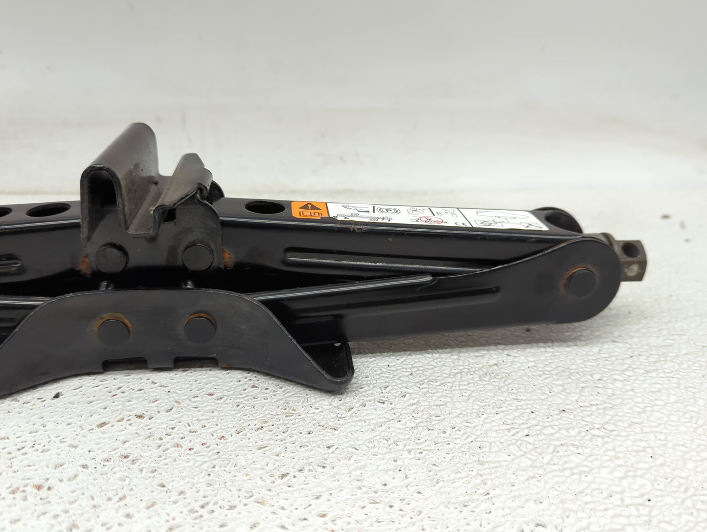 2020 Ford Fusion Spare Scissor Car Jack - Oemusedautoparts1.com