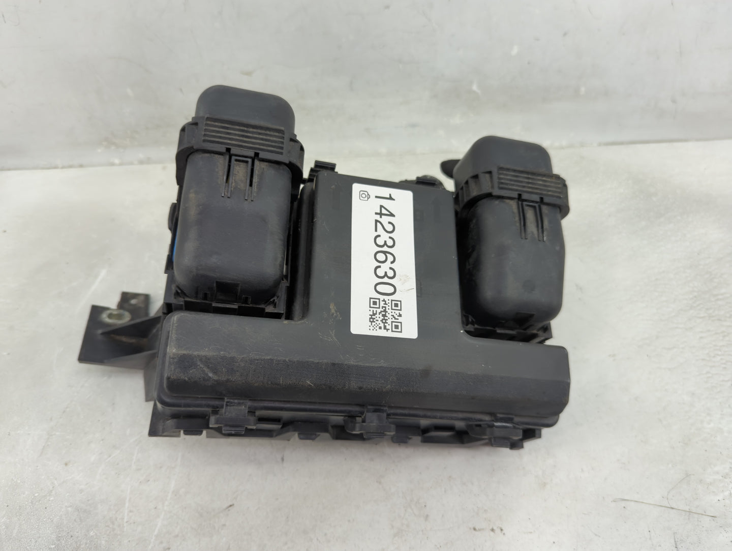 2017-2020 Ford Fusion Fusebox Fuse Box Panel Relay Module P/N:G2GT14A075AA Fits Fits 2017 2018 2019 2020 OEM Used Auto Parts