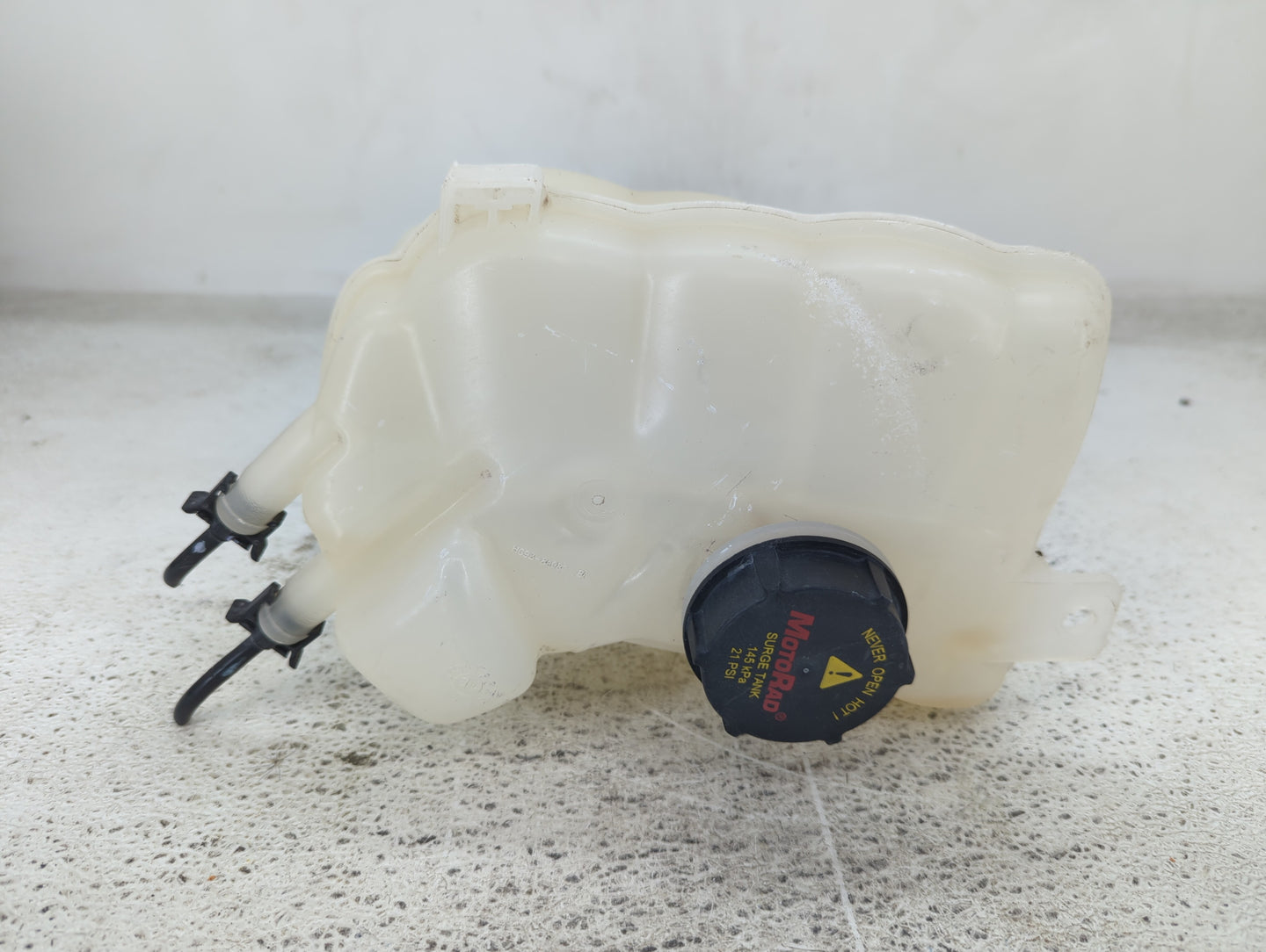 2017-2020 Ford Fusion Radiator Coolant Overflow Expansion Tank Bottle - Oemusedautoparts1.com