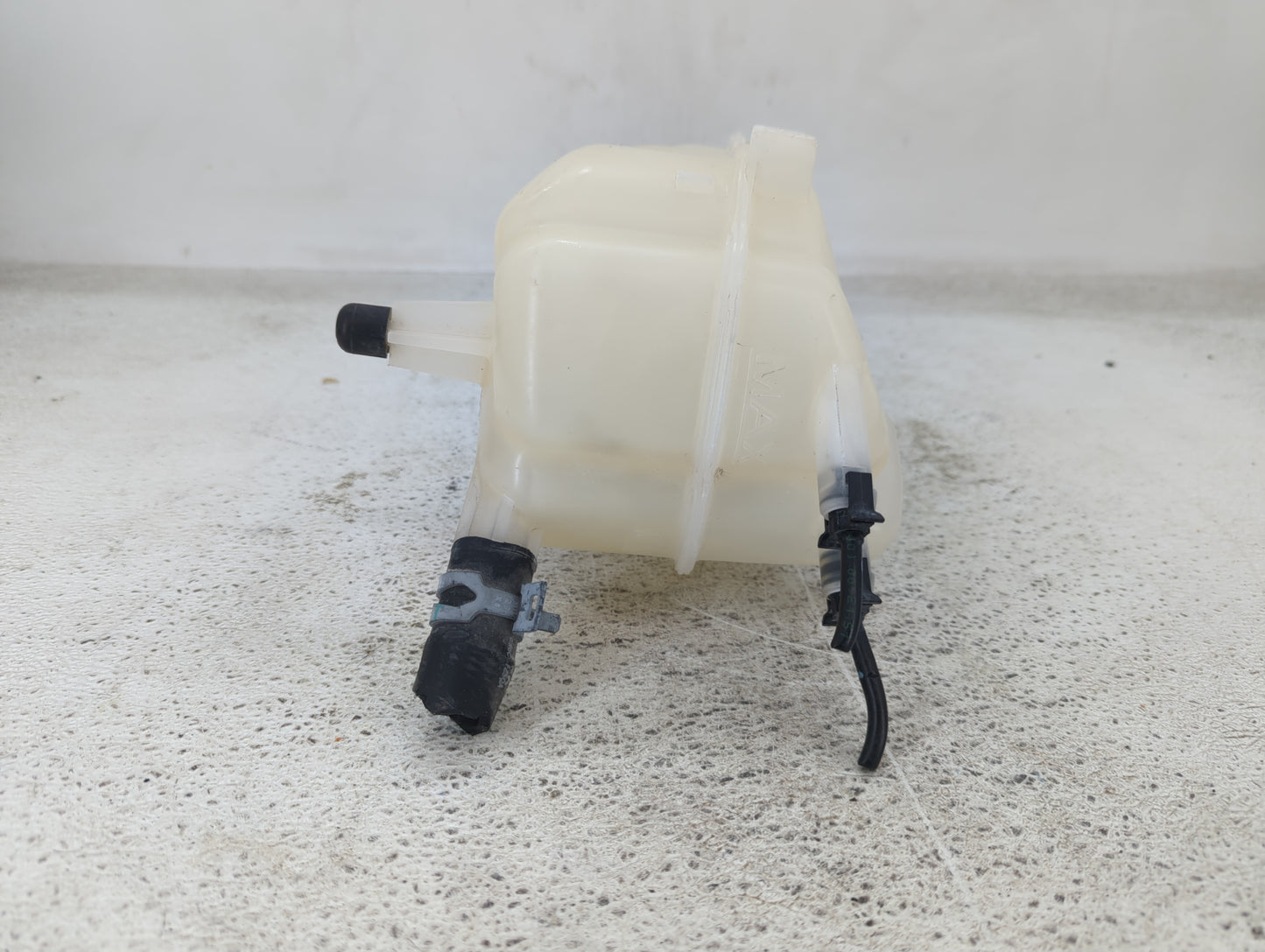 2017-2020 Ford Fusion Radiator Coolant Overflow Expansion Tank Bottle 1432162 - Oemusedautoparts1.com