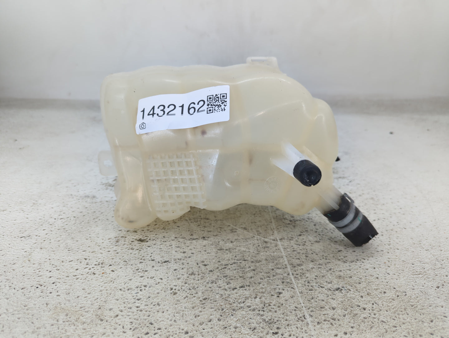 2017-2020 Ford Fusion Radiator Coolant Overflow Expansion Tank Bottle 1432162 - Oemusedautoparts1.com