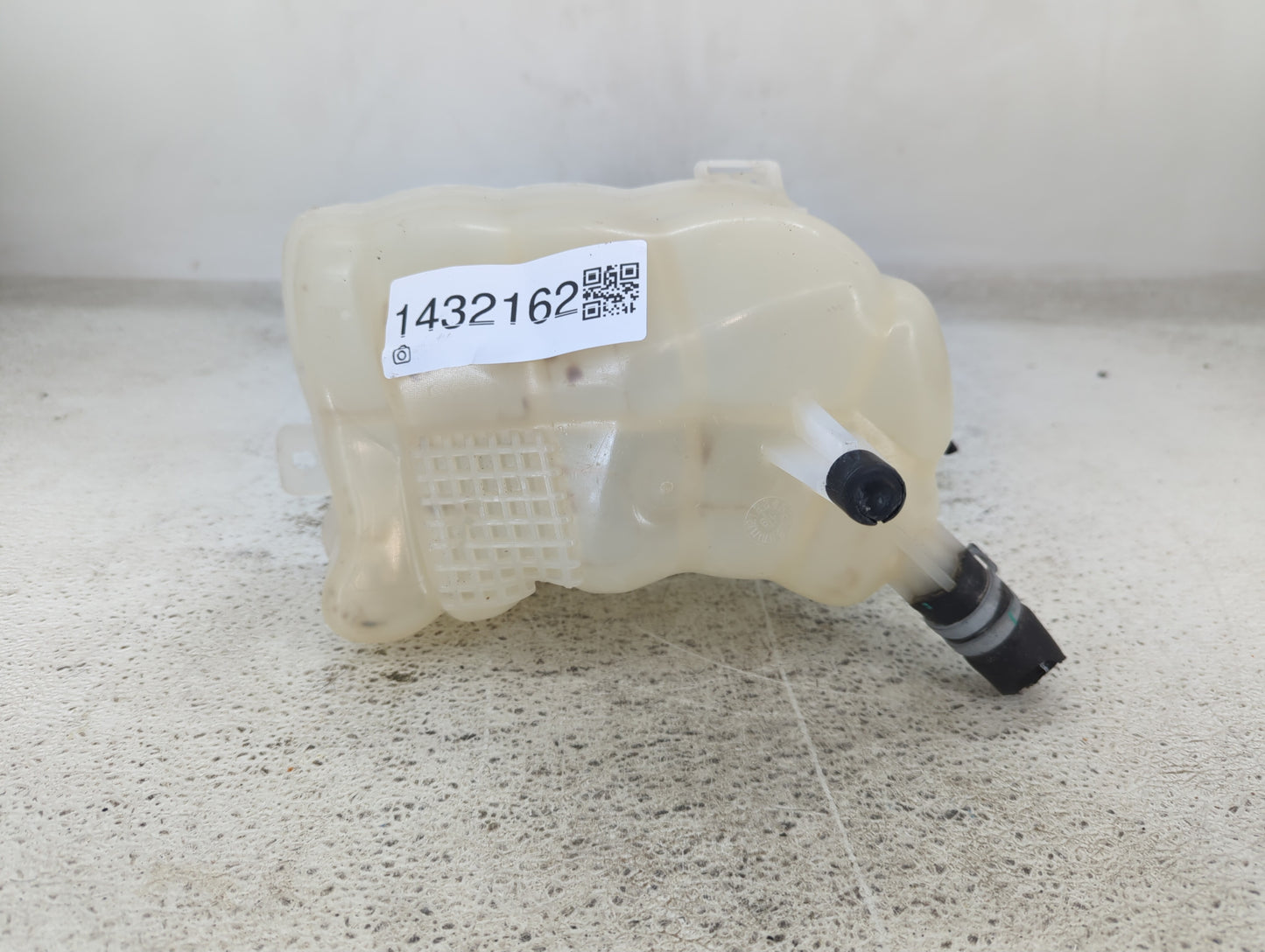 2017-2020 Ford Fusion Radiator Coolant Overflow Expansion Tank Bottle 1432162 - Oemusedautoparts1.com