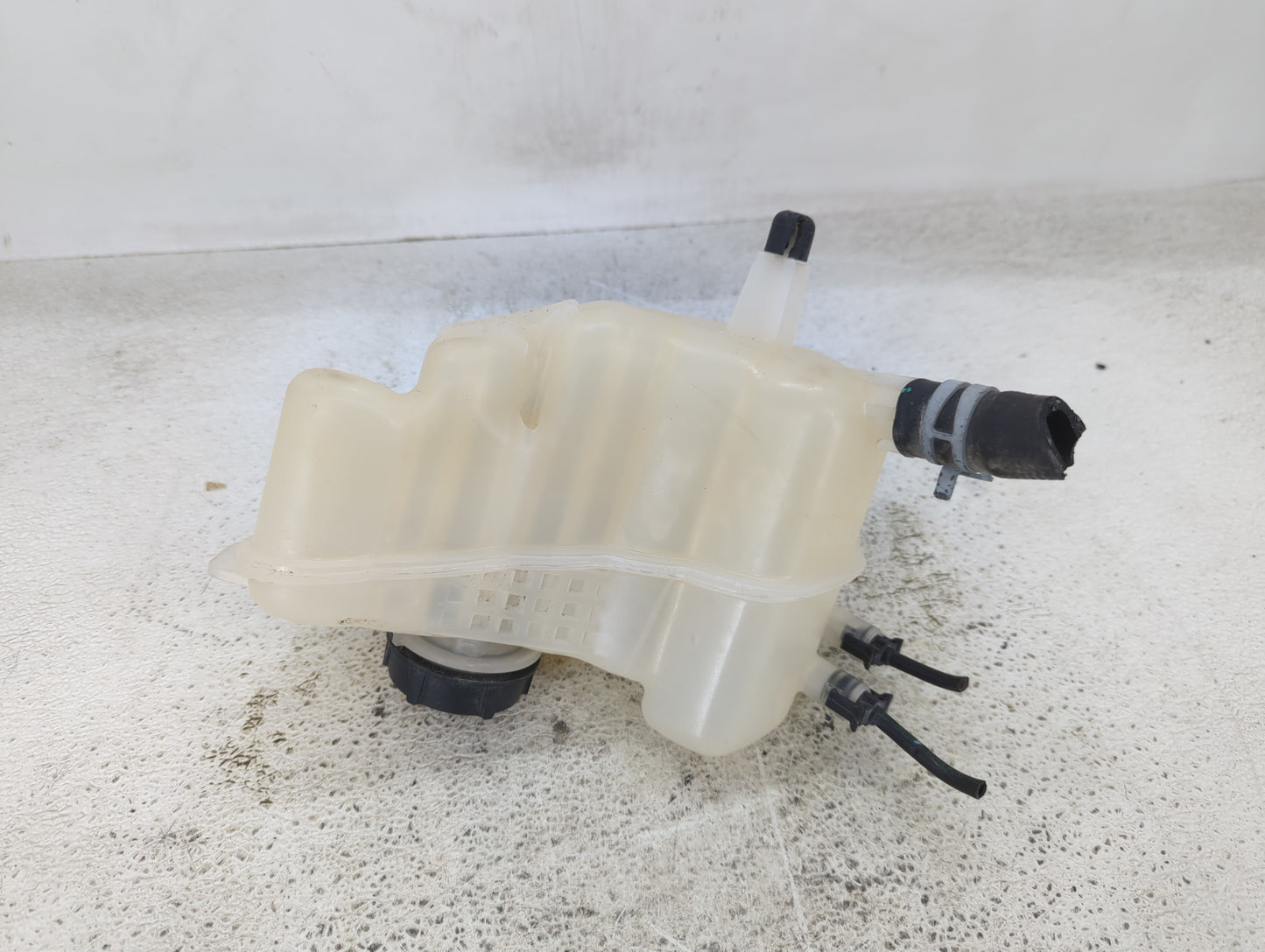 2017-2020 Ford Fusion Radiator Coolant Overflow Expansion Tank Bottle 1432162 - Oemusedautoparts1.com
