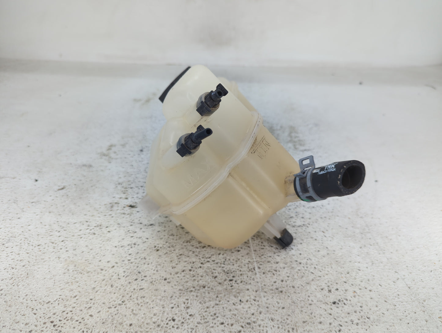 2017-2020 Ford Fusion Radiator Coolant Overflow Expansion Tank Bottle 1432552 - Oemusedautoparts1.com