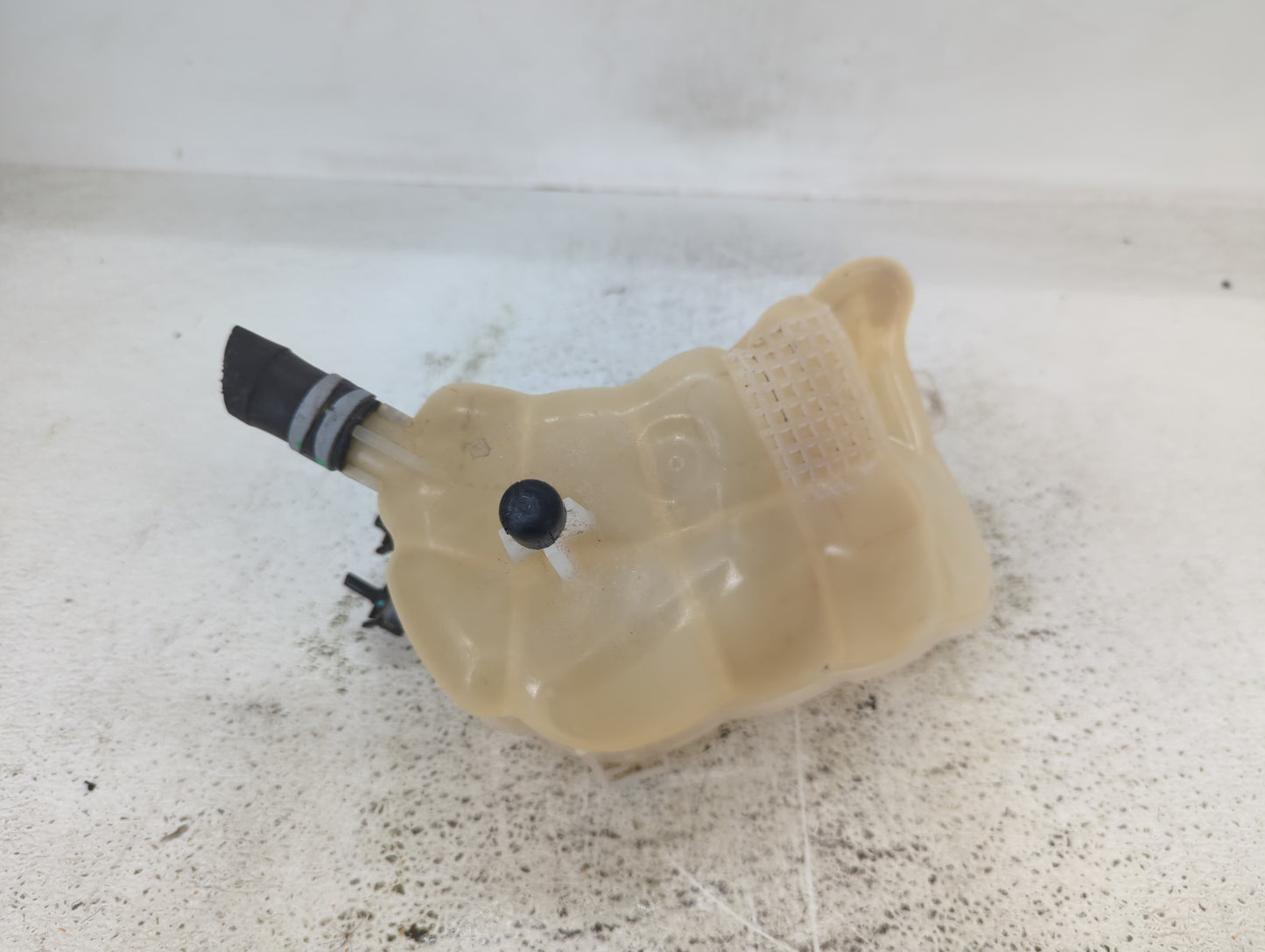 2017-2020 Ford Fusion Radiator Coolant Overflow Expansion Tank Bottle 1432552 - Oemusedautoparts1.com
