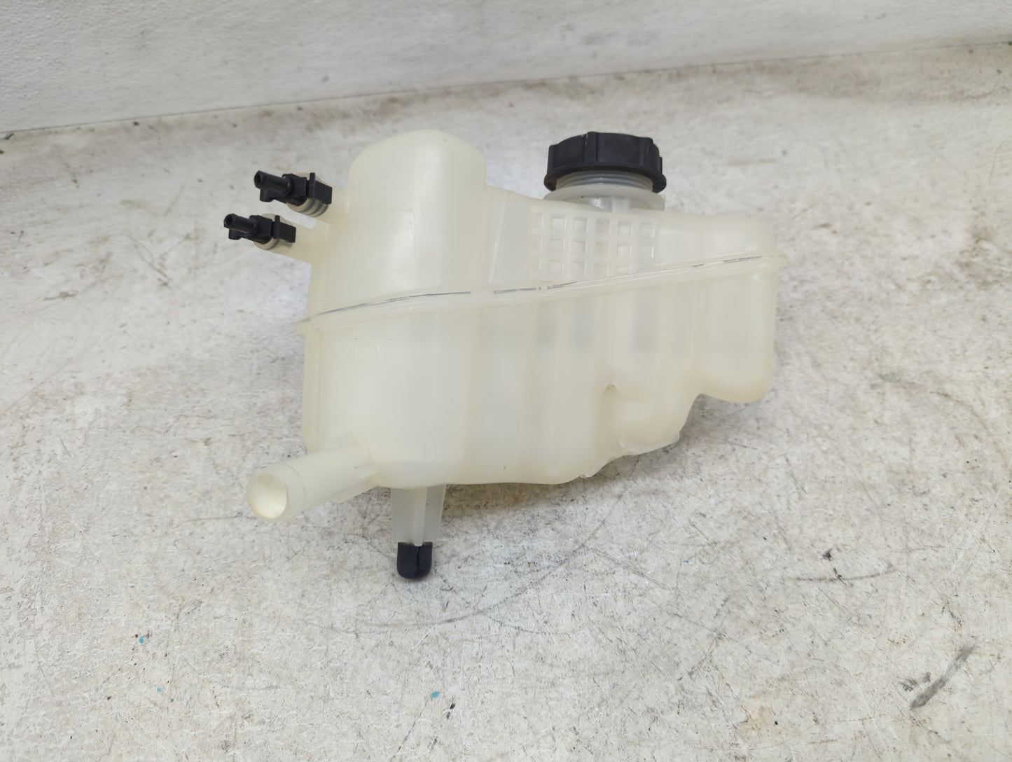 2017-2020 Ford Fusion Radiator Coolant Overflow Expansion Tank Bottle 1449223 - Oemusedautoparts1.com