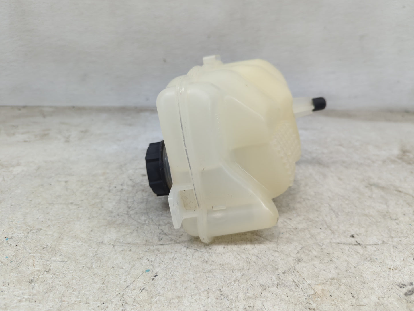 2017-2020 Ford Fusion Radiator Coolant Overflow Expansion Tank Bottle 1449223 - Oemusedautoparts1.com