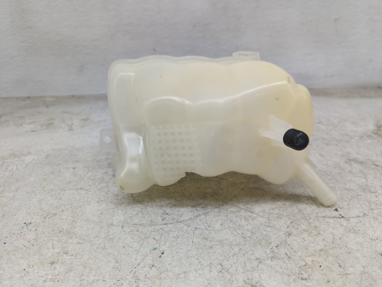 2017-2020 Ford Fusion Radiator Coolant Overflow Expansion Tank Bottle 1449223 - Oemusedautoparts1.com