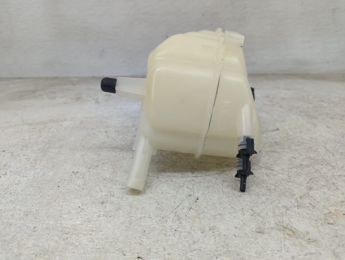 2017-2020 Ford Fusion Radiator Coolant Overflow Expansion Tank Bottle 1449223 - Oemusedautoparts1.com