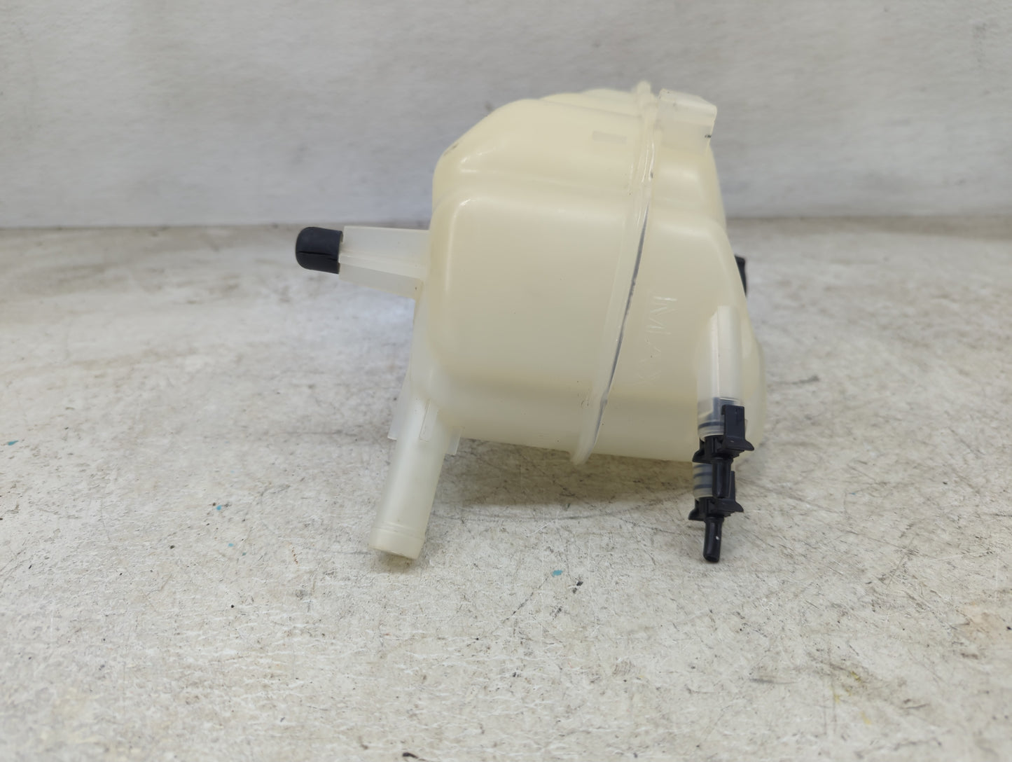 2017-2020 Ford Fusion Radiator Coolant Overflow Expansion Tank Bottle 1449223 - Oemusedautoparts1.com