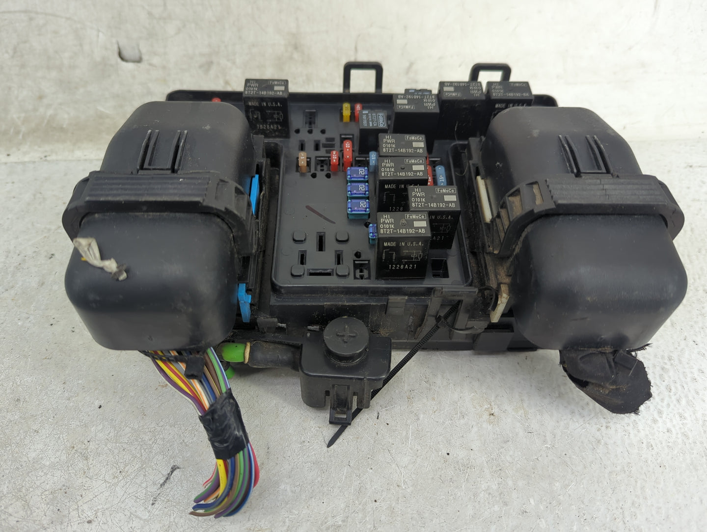 2017-2020 Ford Fusion Fusebox Fuse Box Panel Relay Module P/N:G2GT14A075AA Fits Fits 2017 2018 2019 2020 OEM Used Auto Parts