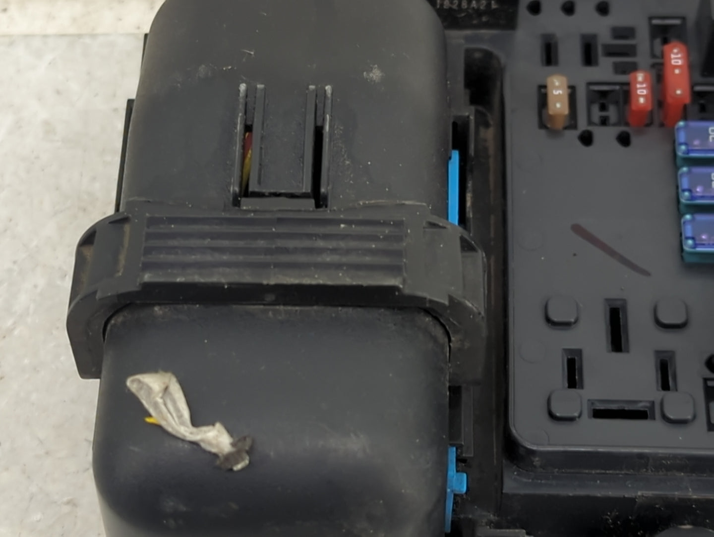 2017-2020 Ford Fusion Fusebox Fuse Box Panel Relay Module P/N:G2GT14A075AA Fits Fits 2017 2018 2019 2020 OEM Used Auto Parts