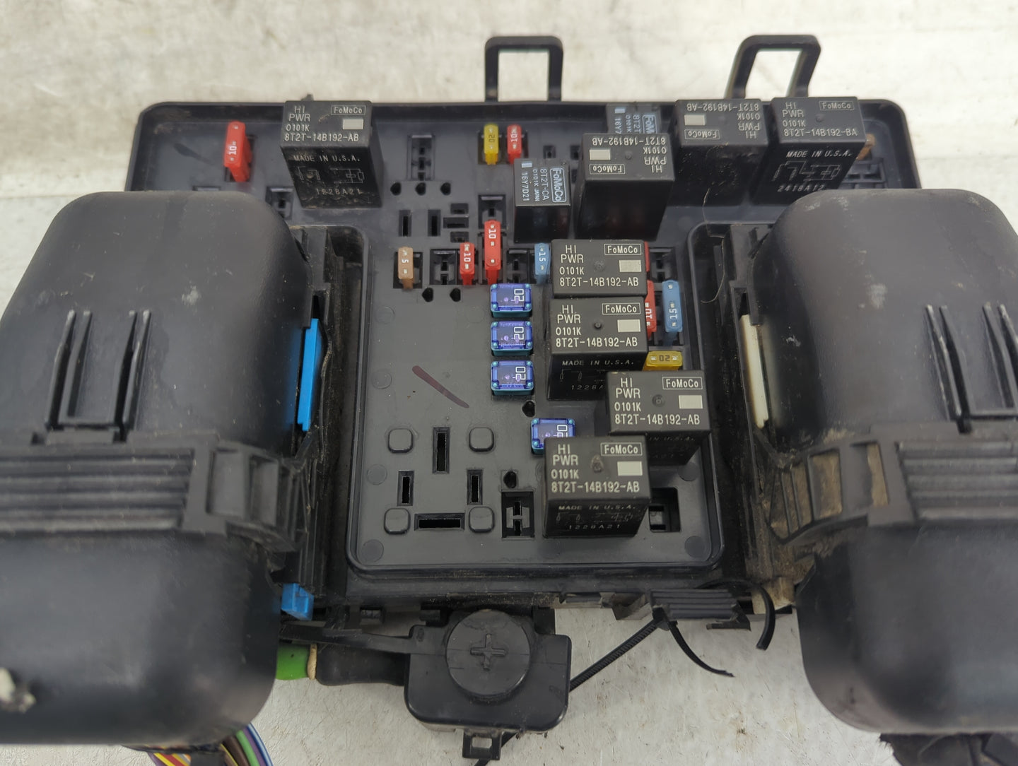 2017-2020 Ford Fusion Fusebox Fuse Box Panel Relay Module P/N:G2GT14A075AA Fits Fits 2017 2018 2019 2020 OEM Used Auto Parts