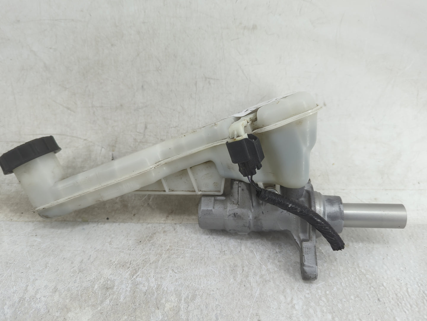 Ford Fusion Brake Master Cylinder 1451151 - Oemusedautoparts1.com