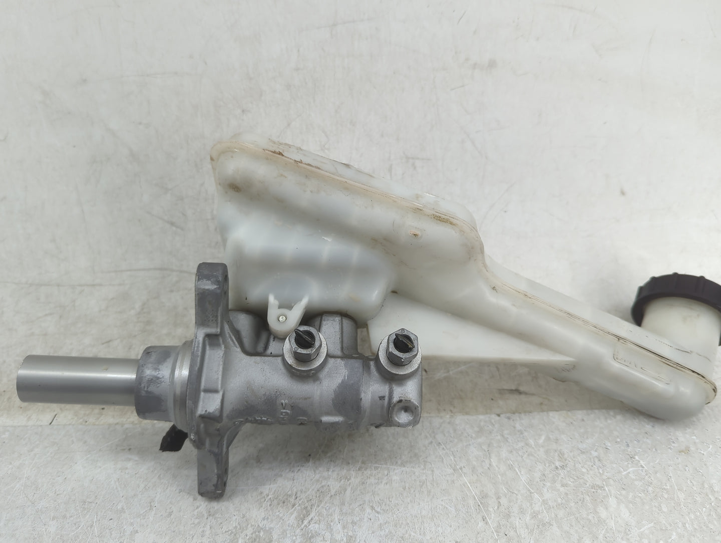 Ford Fusion Brake Master Cylinder 1451151 - Oemusedautoparts1.com