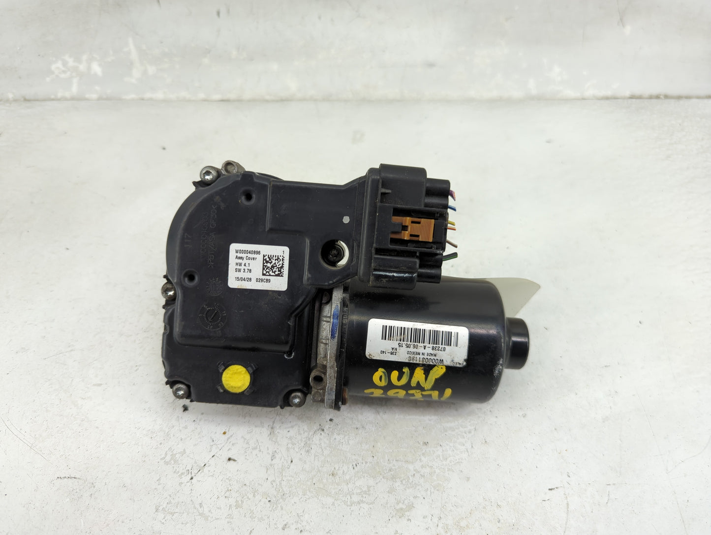 2019-2020 Ford Fusion Front Windshield Wiper Motor P/N:029CB9 W000040896 Fits Fits 2019 2020 OEM Used Auto Parts - Oemusedau