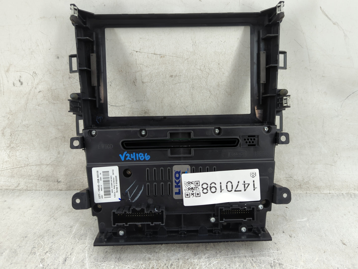 2017-2020 Ford Fusion Radio Control Panel Black 1470198 - Oemusedautoparts1.com