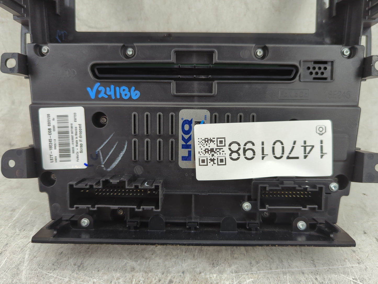 2017-2020 Ford Fusion Radio Control Panel Black 1470198 - Oemusedautoparts1.com