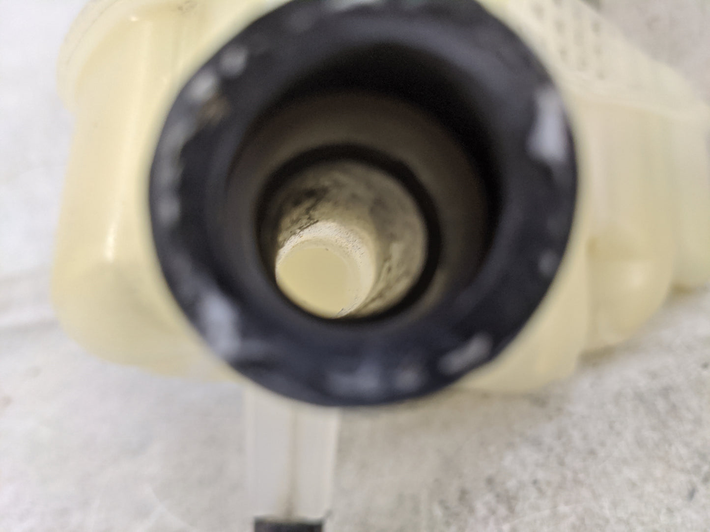 2013-2016 Ford Fusion Radiator Coolant Overflow Expansion Tank Bottle 1477042 - Oemusedautoparts1.com