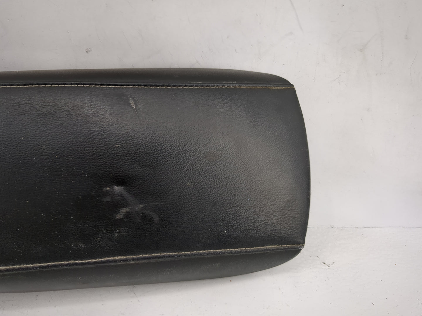 2020 Ford Fusion Center Console Armrest Cover Lid P/N:H37B-F04604 Fits OEM Used Auto Parts - Oemusedautoparts1.com