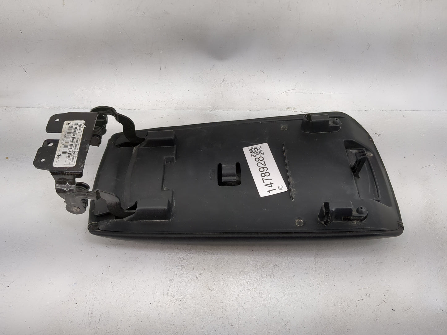 2020 Ford Fusion Center Console Armrest Cover Lid P/N:H37B-F04604 Fits OEM Used Auto Parts - Oemusedautoparts1.com